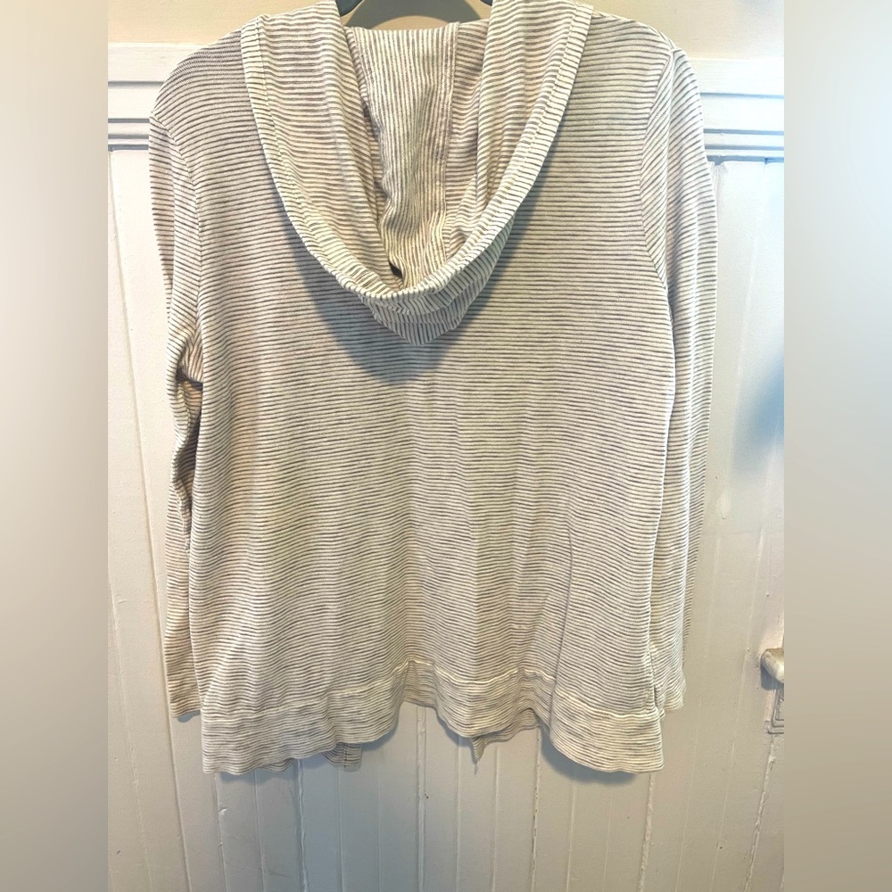 Talbots light weight cardigan w/ hood and pockets. Light grey/off white color - Picture 4 of 5